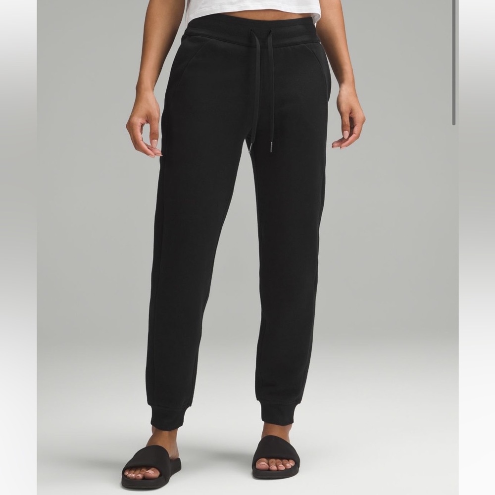 LULULEMON JOGGERS.Black, size 4. Scuba high-rise joggers, worn once